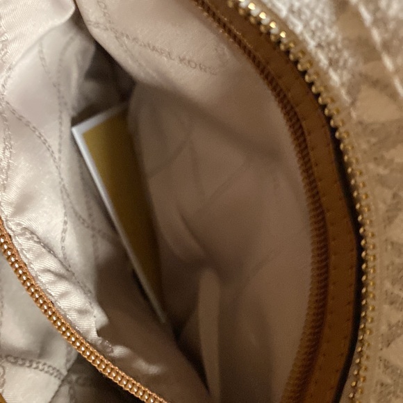 Michael Kors Jet set travel bag size large. Vanilla - Picture 10 of 12